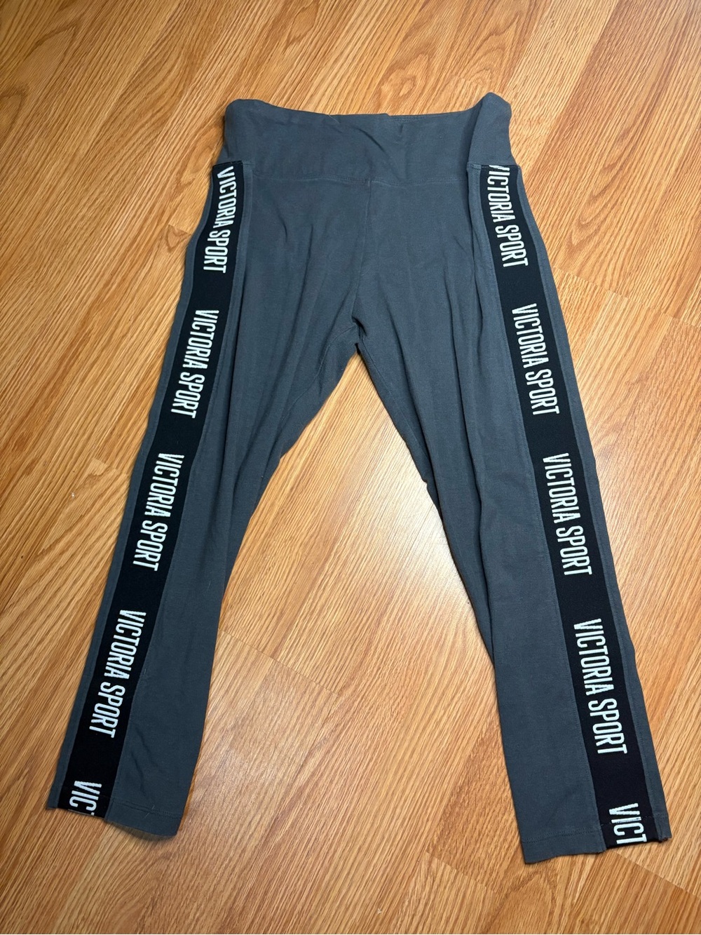 Victoria Sport Charcoal Gray Logo-Trim Leggings